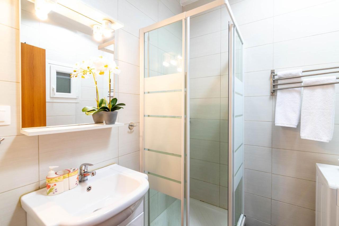 סלוניקי F & B Collection - 2 Bedroom Flat מראה חיצוני תמונה